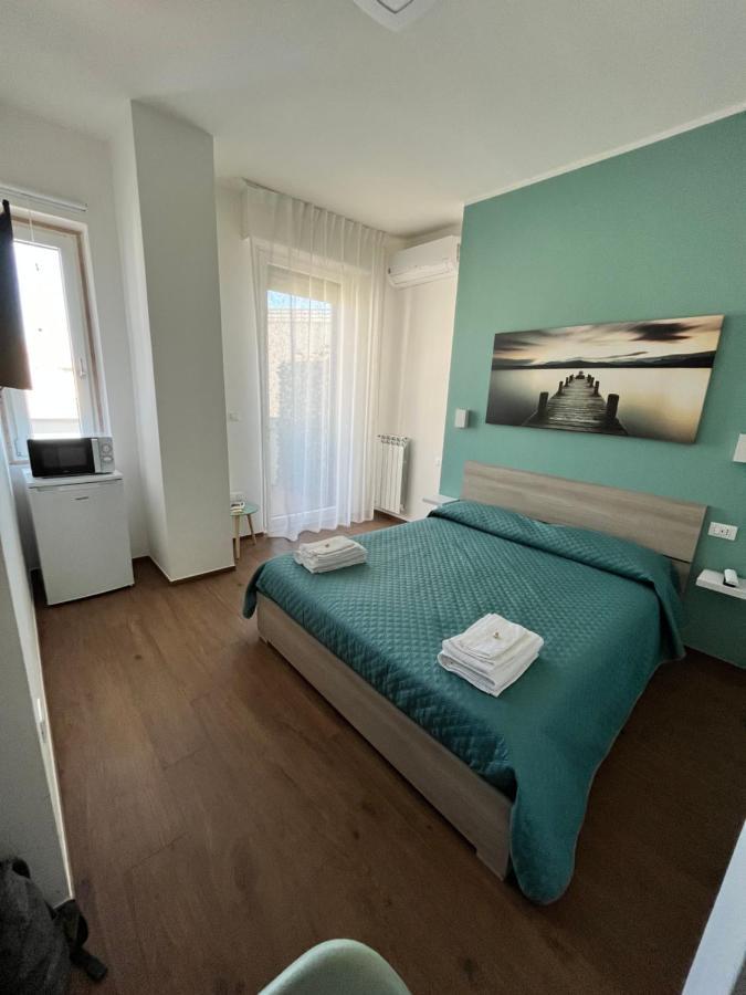 B&B Alis Home Brindisi Bagian luar foto