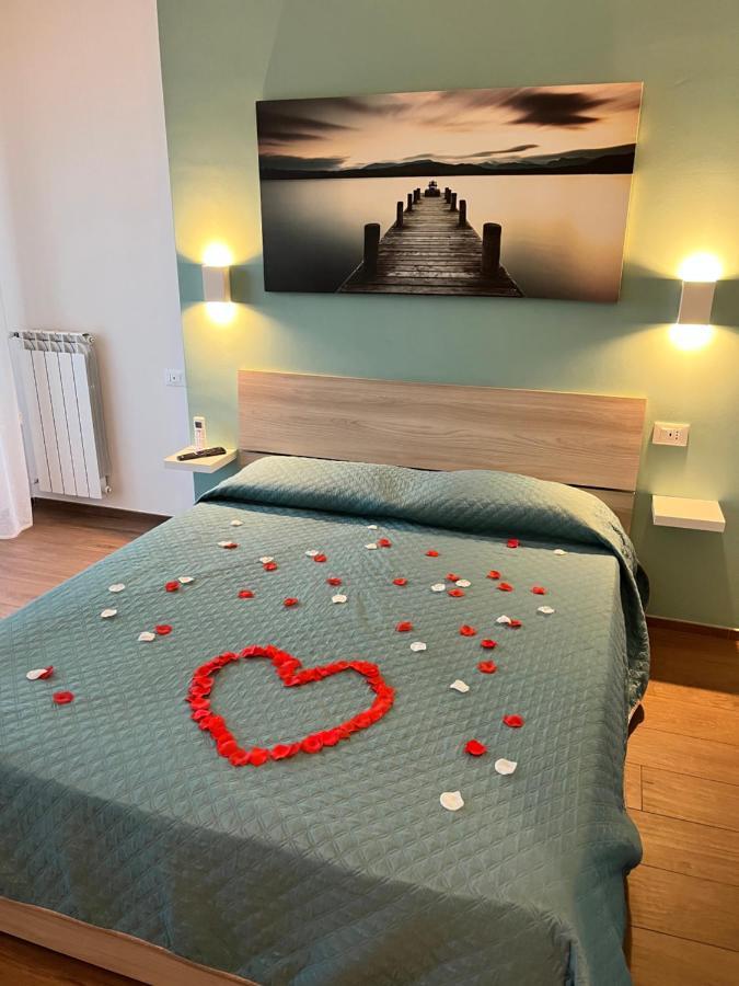 B&B Alis Home Brindisi Bagian luar foto